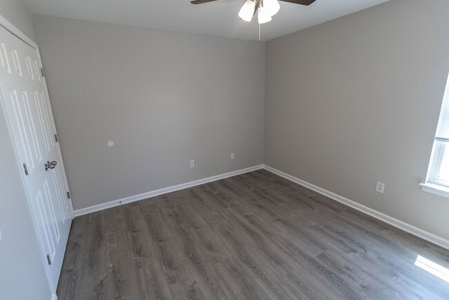 Building Photo - 1401-1403 Bodie Dr