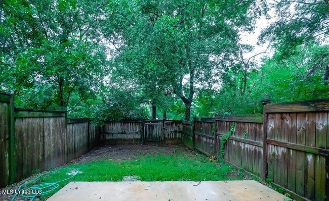 Building Photo - 807 Planters Point Dr