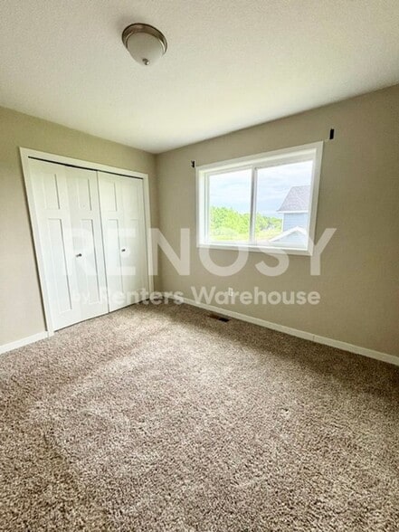 Building Photo - 4634 9th St NE
