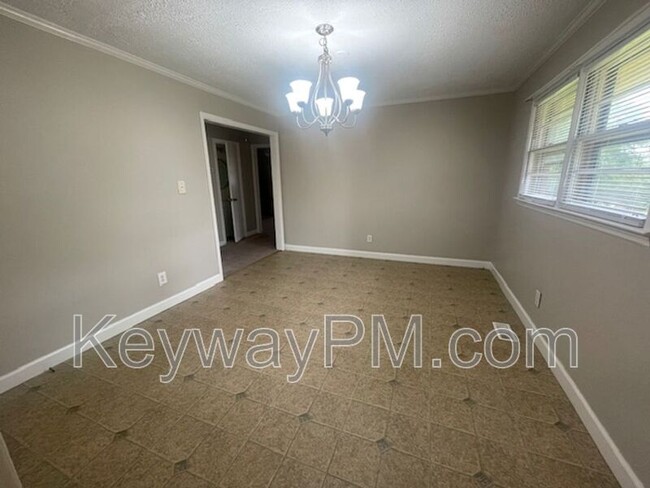 Building Photo - 133 Belair Rd