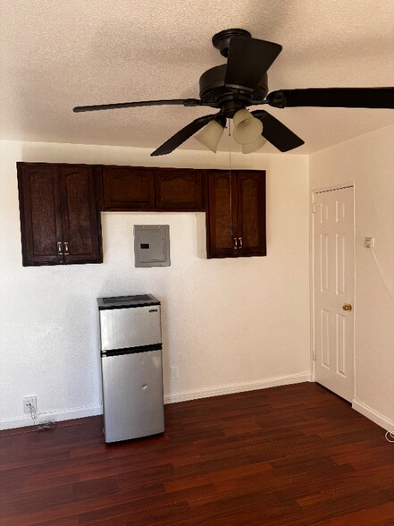 Building Photo - 8557 Juniper Ave