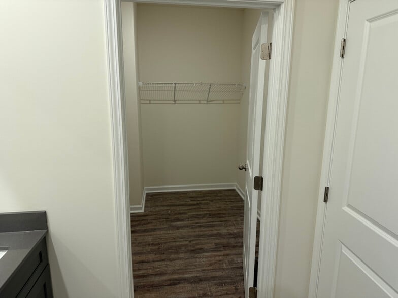 Building Photo - 180 Tanasqui Dr