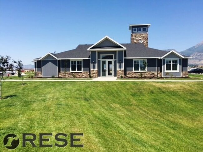 Building Photo - Beautiful 3 Story Vineyard Townhome