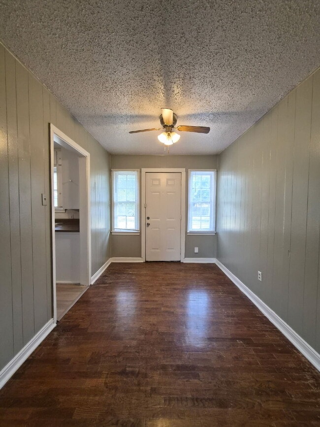 Building Photo - Pre-Leasing for Summer/Fall 2026 - Flooring Updates in Kitchen/Bathrooms, along with Updated Coun...