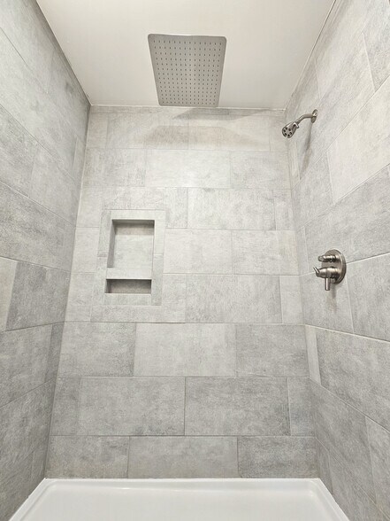 Building Photo - 70 Tufts St