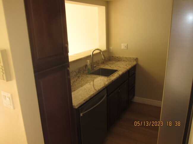 Building Photo - 3033 E Devonshire Ave