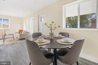 Building Photo - 713 Marcy Ave