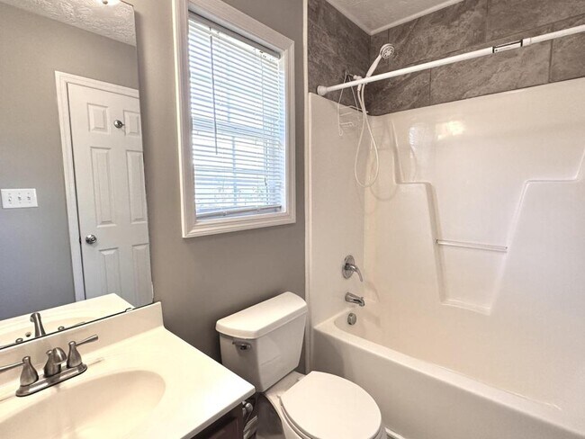 Building Photo - 4425 Scenic Pines Dr