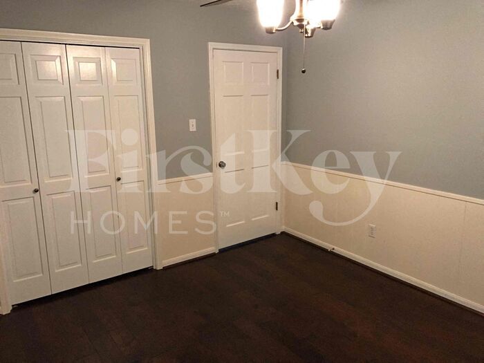 Building Photo - 11715 Parkriver Dr