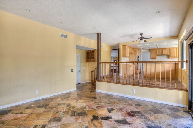 Building Photo - 4546 E Blue Jay Ave