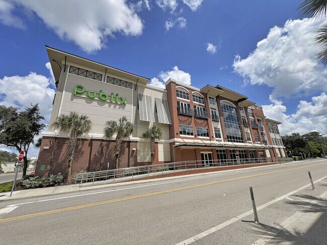 Building Photo - 402 S Armenia Ave