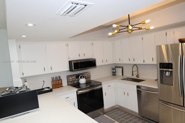 Building Photo - 1569 Shaker Cir