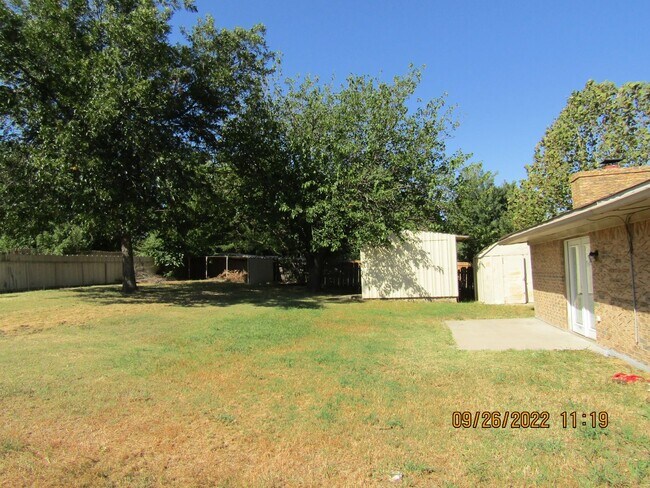 Building Photo - Crosby Park Area!