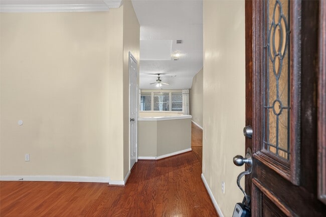 Building Photo - 12530 Meadowglen Dr