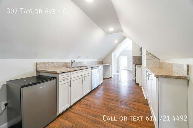 Building Photo - 307 Taylor Ave