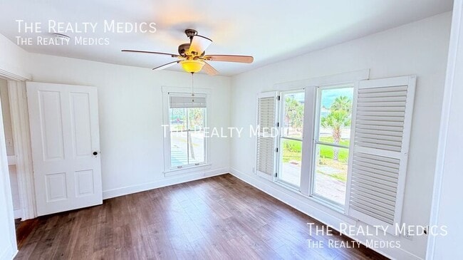 Building Photo - 502 Rio Vista Ave