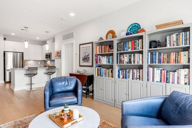 Building Photo - 65 Washington St