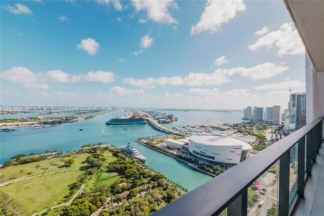 Building Photo - 1000 Biscayne Blvd