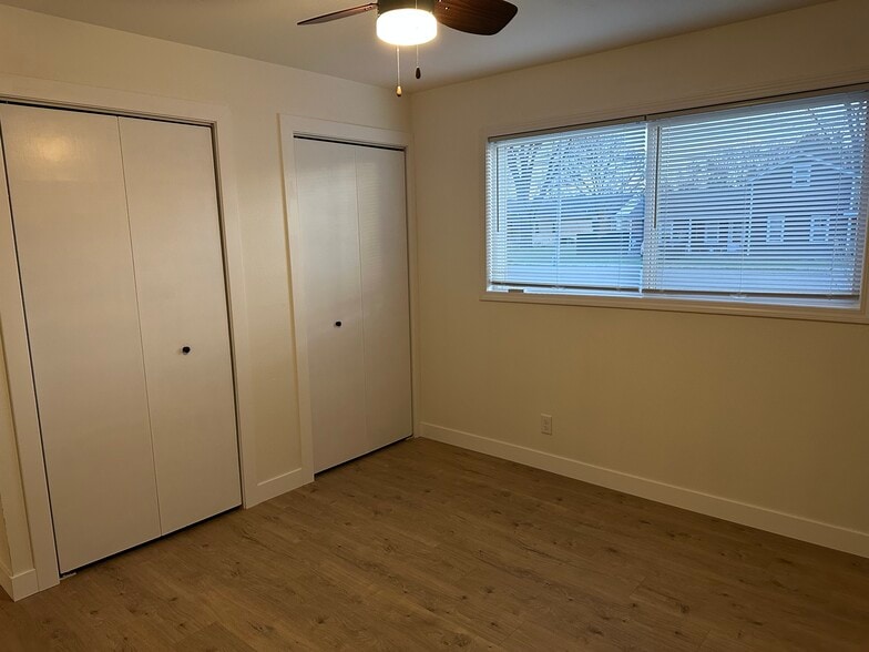 Building Photo - 2806 Willow Dr