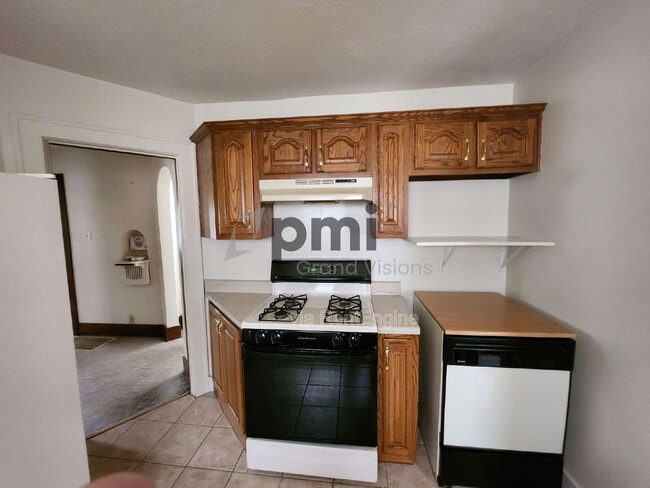 Building Photo - 303 E Kellar Ln