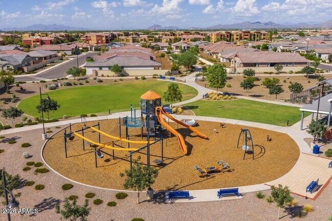 Building Photo - 670 S Owl Dr