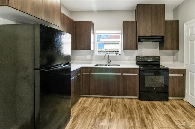 Building Photo - 15 W Mahala Ave