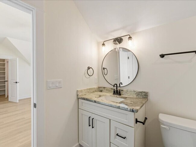 Building Photo - A great place to stay that is a nice and cozy cottage in the great neighborhood of Southwood