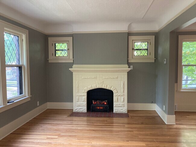 Living room - 903 E 2nd St