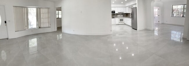 Building Photo - Charming 4-Bedroom, 3-Bath Home – Spacious...