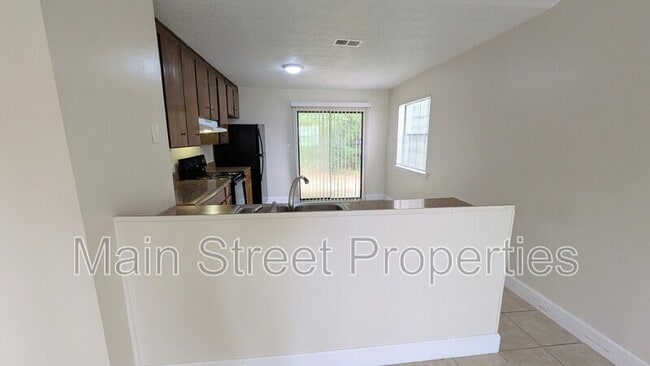 Building Photo - 8264 Continental Dr