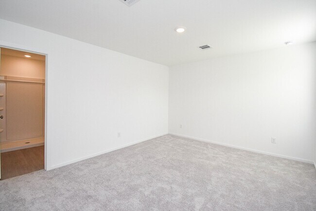 Building Photo - 3045 Fantasy Ter Dr
