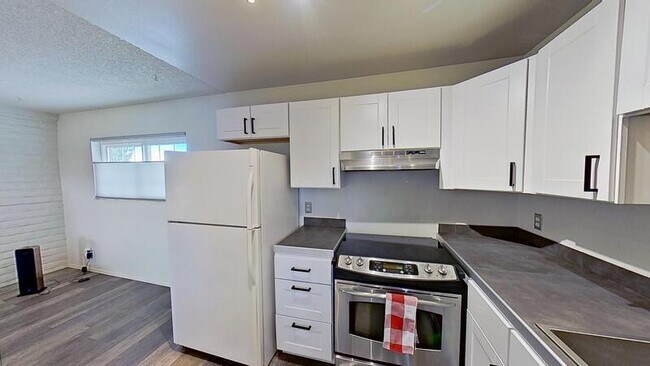 Building Photo - 6800 E Tennessee Ave