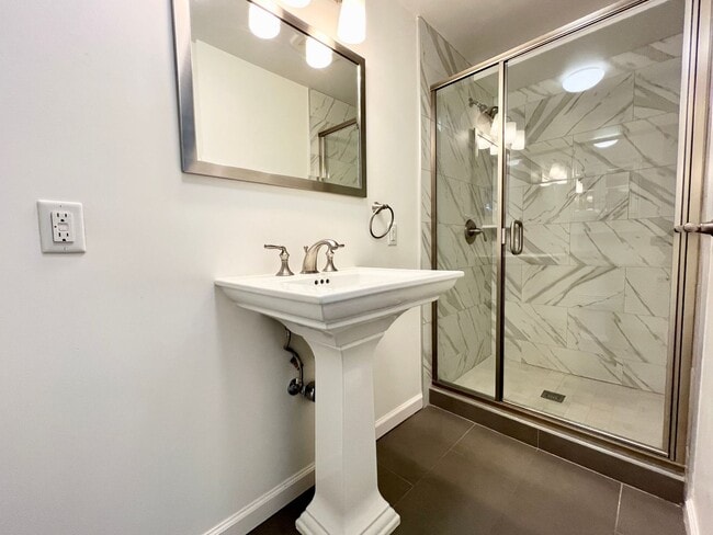 Building Photo - Stylishly Updated 2-Bed, 2-Bath Home - Private Garage