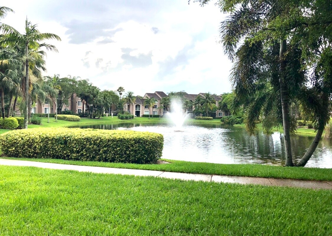 Building Photo - 12118 Saint Andrews Pl