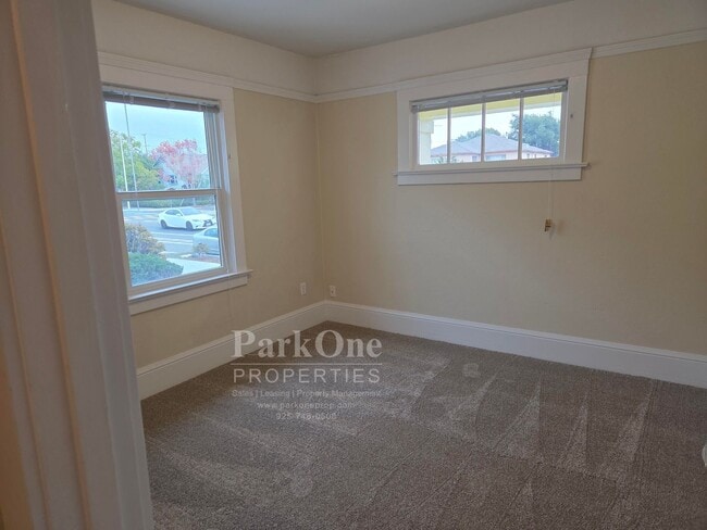 Building Photo - Super Cute 2 bedroom House in the heart of...