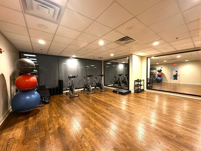 Building Photo - 102 Christopher Columbus Dr