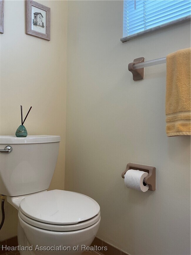 Building Photo - 3641 Edgewater Dr