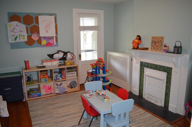 Building Photo - 607 Westover Ave