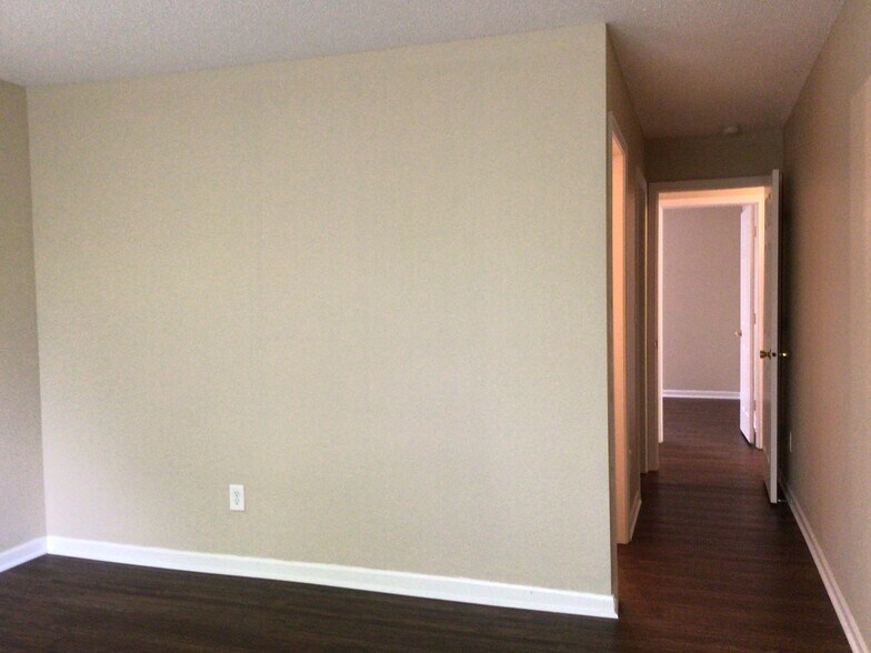 Building Photo - 6036 Draycott Dr