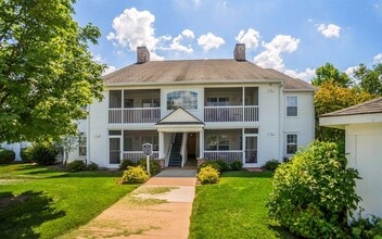 Building Photo - 2740 S Knightsbridge Cir