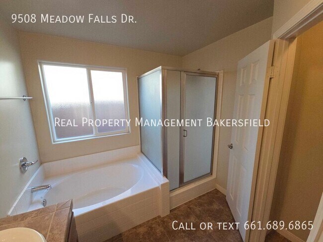 Building Photo - 9508 Meadow Falls Dr