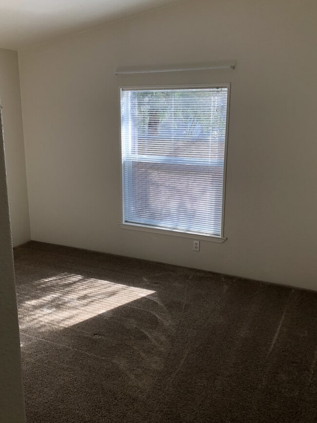 Building Photo - Beautiful and Convenient Turner Location!