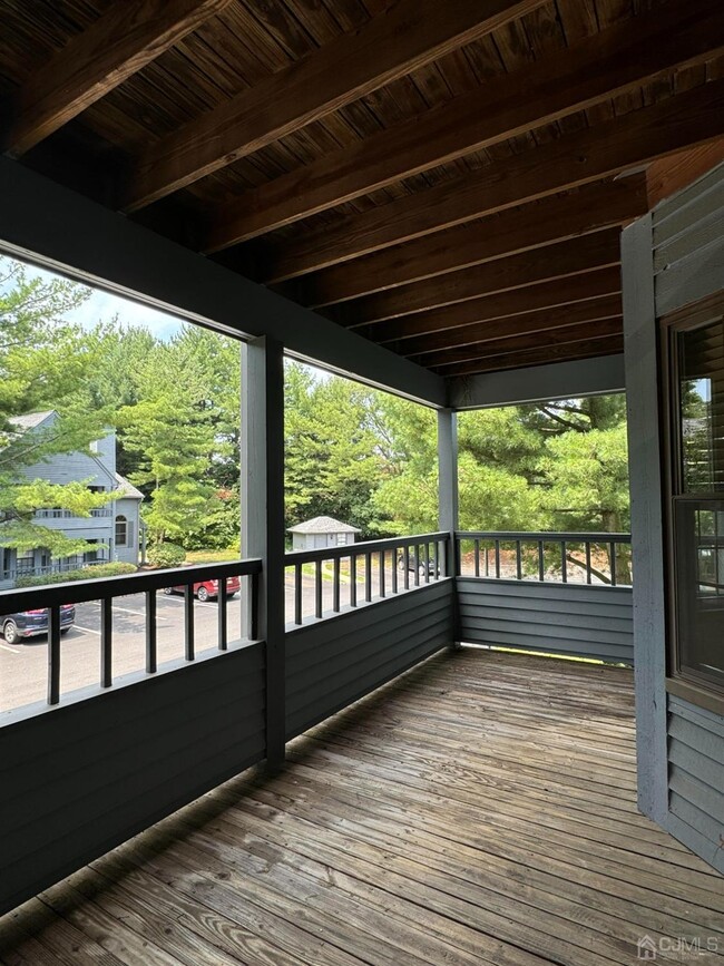 Building Photo - 905 Woodhaven Dr