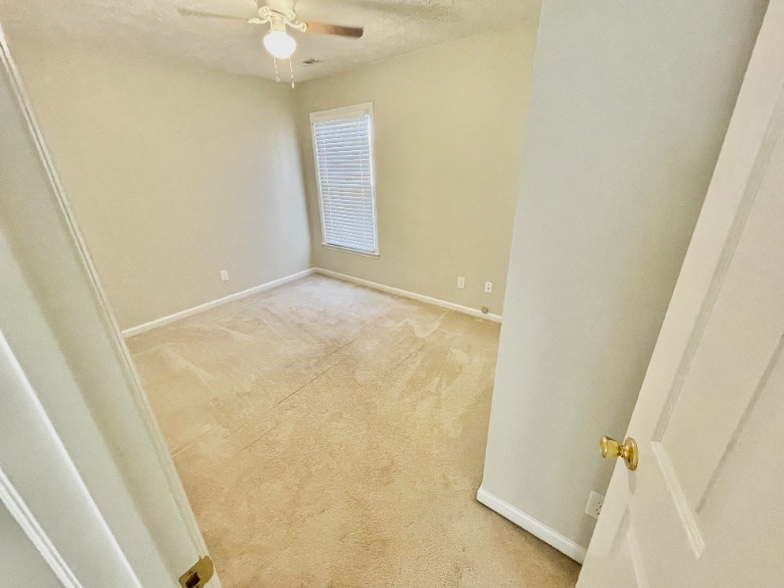 Building Photo - 1651 Kara Ct