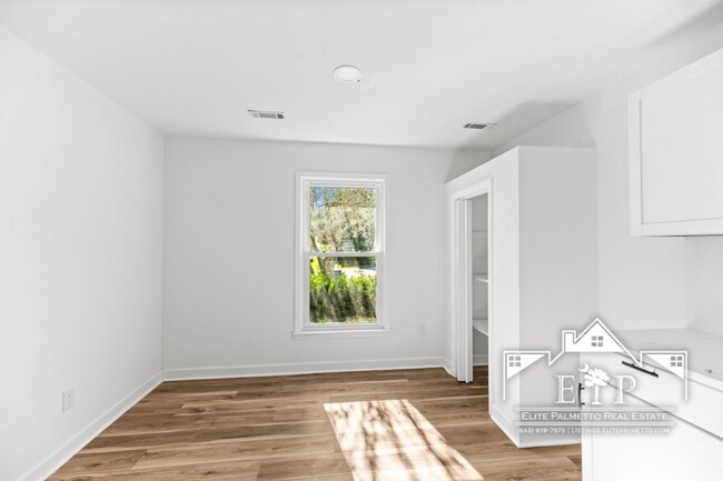 Building Photo - Beautifully Renovated Brick Home in a Quiet, Established Neighborhood