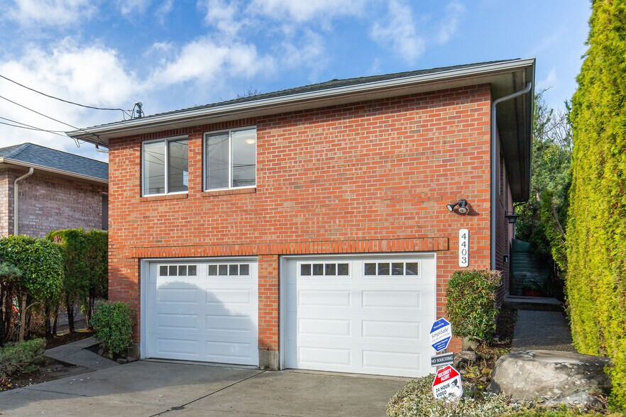 Building Photo - 4403 Powell Pl S