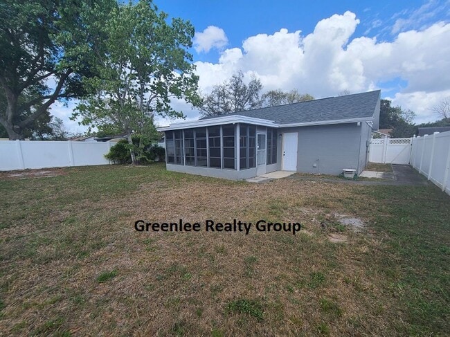 Building Photo - Updated 3 bed/2 bath home in Seven Springs...