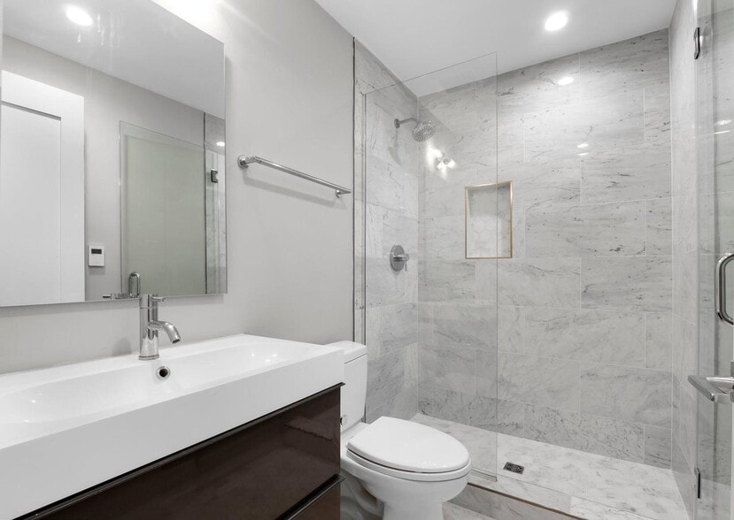 Building Photo - 431 Quincy St NW