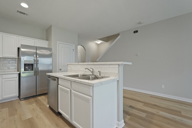 Building Photo - 10 Brown Thrasher Ct