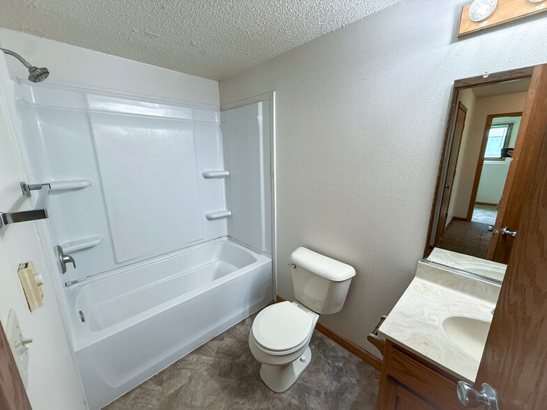 Building Photo - 2804 Edgewood Dr